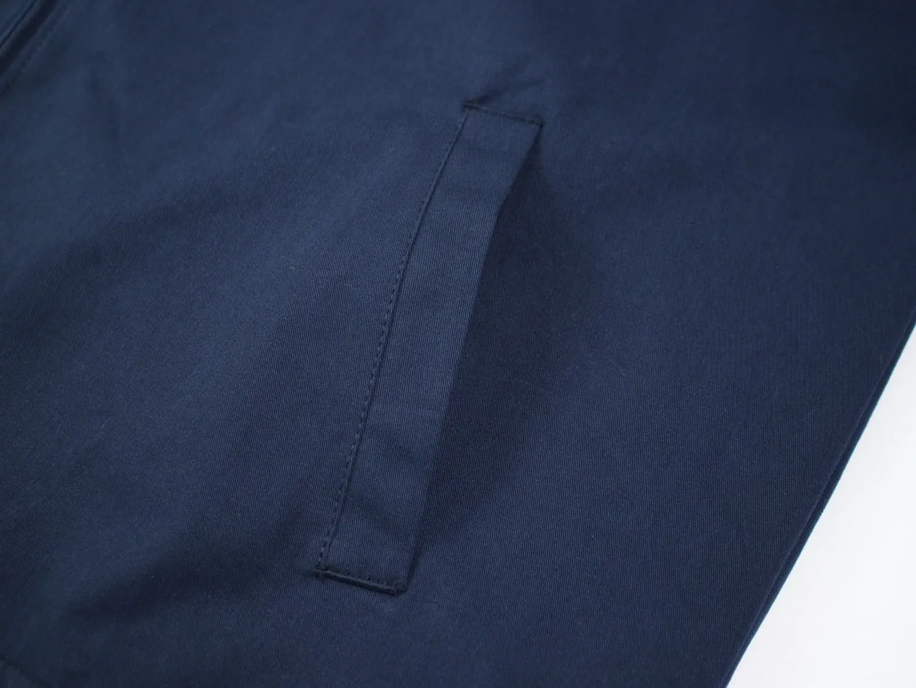 🅿️350 Ralph Lauren's new 2024 classic old money style stand collar executive zipper jacket 1️⃣Selected from high-quality original developed pure cotton fabrics, with customized plaid lining inside, the overall wear effect is very soft and comfortable, 2️⃣The workmanship details are perfectly controlled, the chest is exquisitely embroidered with small logos, and the dropped shoulders are made of unique splicing technology to highlight your personality! The version is simple but not simple! 3️⃣ Complete with tag accessories, unisex design, and a very versatile jacket for men and women! Color: black, navy, khaki, green Size: S, M, L, XL